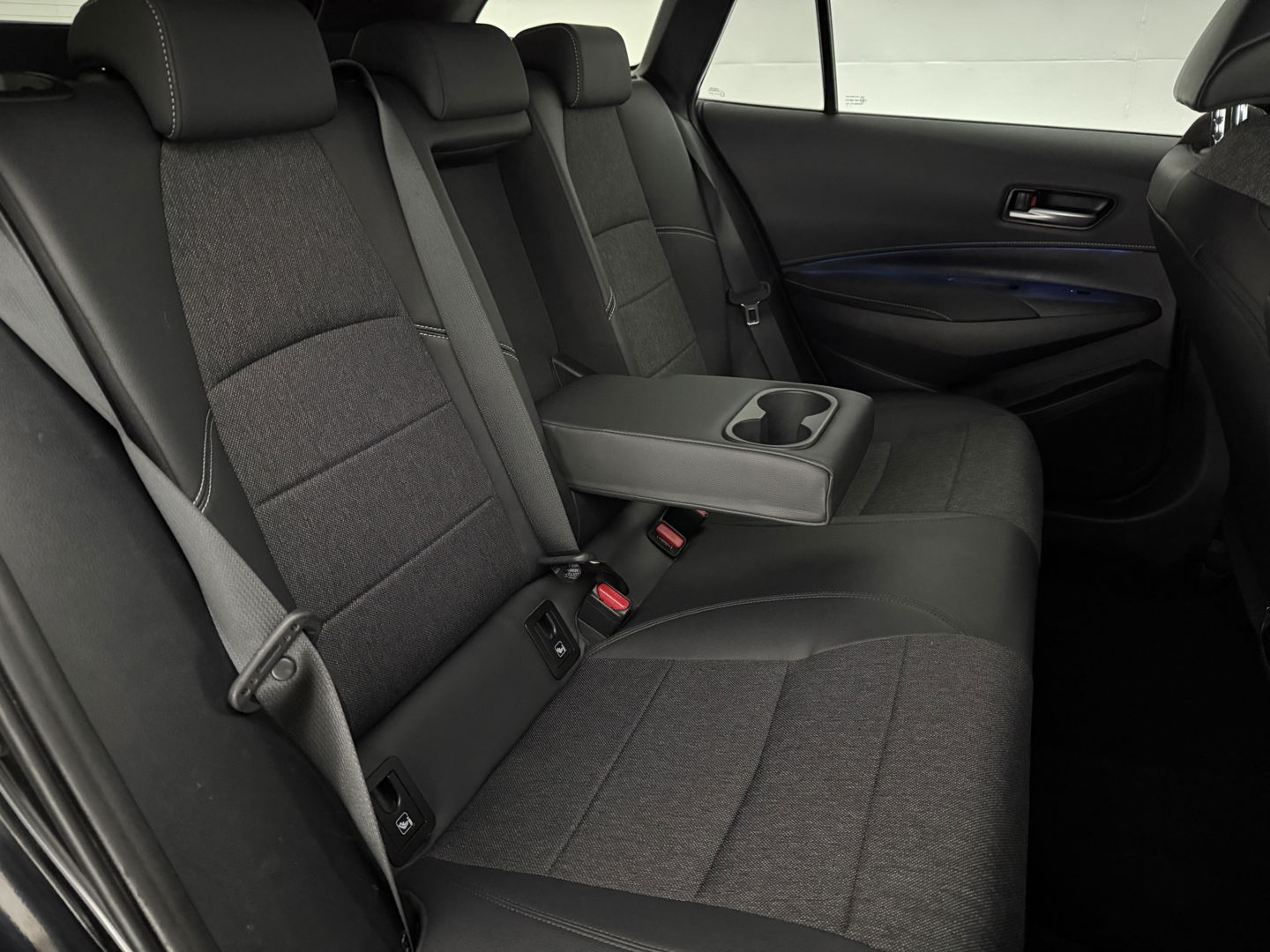 Toyota Corolla 1.8 Hybrid 148PK Business Plus | Camera | Cruise | LED | Virtual l | Navigatie | NAP