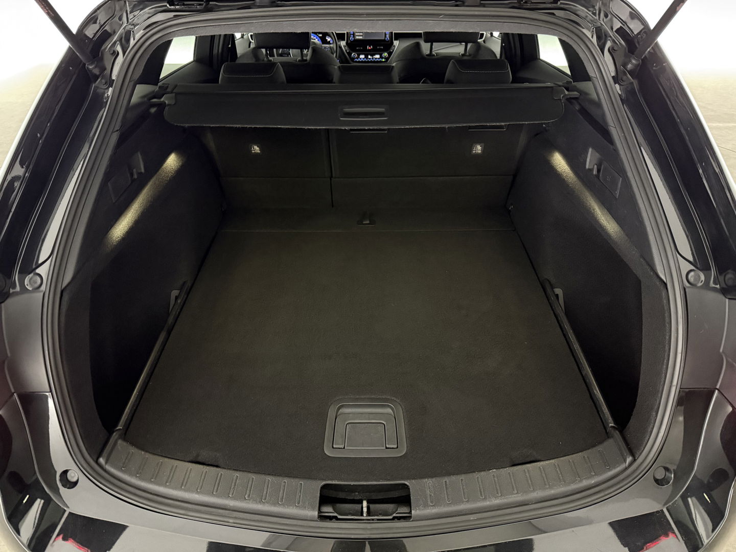 Toyota Corolla 1.8 Hybrid 148PK Business Plus | Camera | Cruise | LED | Virtual l | Navigatie | NAP