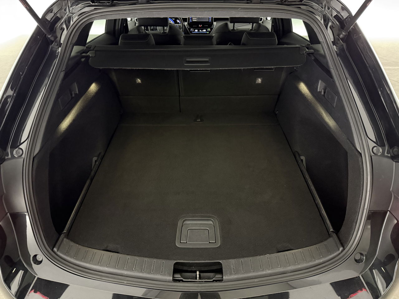 Toyota Corolla 1.8 Hybrid 148PK Business Plus | Camera | Cruisecontrol | LED | Virtual Cockpit | Navigatie | 17"LMV