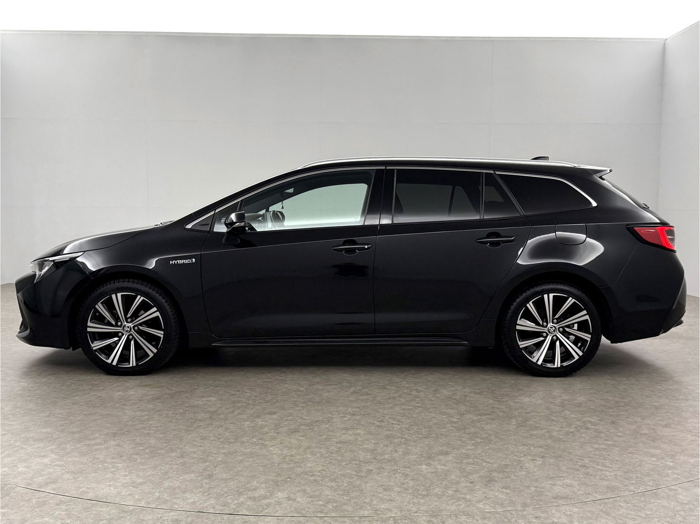 Toyota Corolla 1.8 Hybrid 148PK Business Plus | Camera | Cruise | LED | Virtual l | Navigatie | NAP