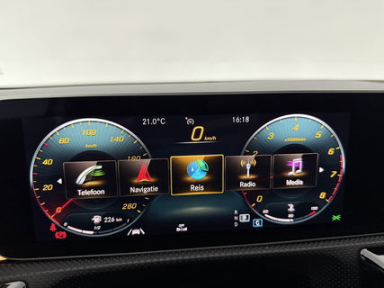 Mercedes-Benz A-Klasse 200 AMG | Pano | Virtual | Sfeerverl. | Camera | Navigatie | Cruise | LED