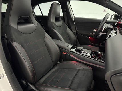 Mercedes-Benz A-Klasse 200 AMG | Pano | Virtual | Sfeerverl. | Camera | Navigatie | Cruise | LED