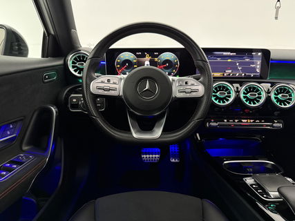 Mercedes-Benz A-Klasse 200 AMG | Pano | Virtual | Sfeerverl. | Camera | Navigatie | Cruise | LED