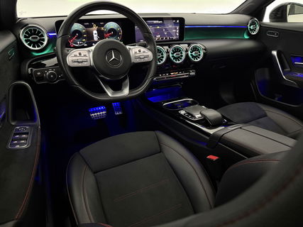 Mercedes-Benz A-Klasse 200 AMG | Pano | Virtual | Sfeerverl. | Camera | Navigatie | Cruise | LED