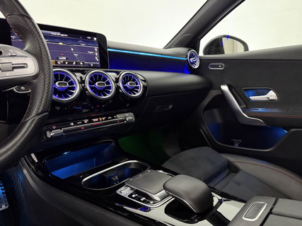 Mercedes-Benz A-Klasse 200 AMG | Pano | Virtual | Sfeerverl. | Camera | Navigatie | Cruise | LED