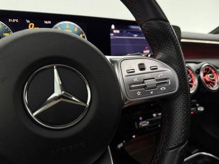 Mercedes-Benz A-Klasse 200 AMG | Pano | Virtual | Sfeerverl. | Camera | Navigatie | Cruise | LED