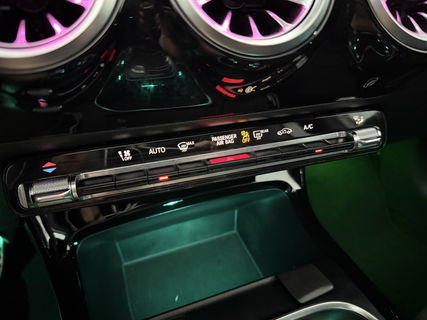 Mercedes-Benz A-Klasse 200 AMG | Pano | Virtual | Sfeerverl. | Camera | Navigatie | Cruise | LED