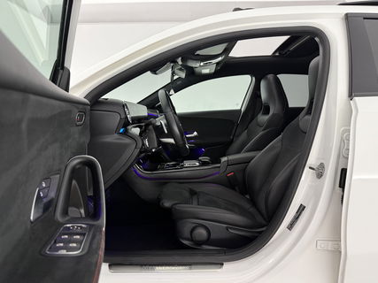 Mercedes-Benz A-Klasse 200 AMG | Pano | Virtual | Sfeerverl. | Camera | Navigatie | Cruise | LED