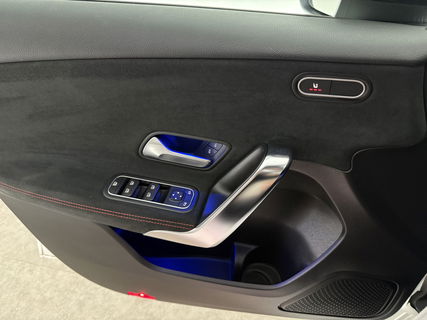 Mercedes-Benz A-Klasse 200 AMG | Pano | Virtual | Sfeerverl. | Camera | Navigatie | Cruise | LED