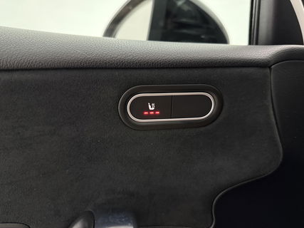Mercedes-Benz A-Klasse 200 AMG | Pano | Virtual | Sfeerverl. | Camera | Navigatie | Cruise | LED