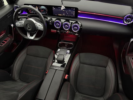 Mercedes-Benz A-Klasse 200 AMG | Pano | Virtual | Sfeerverl. | Camera | Navigatie | Cruise | LED