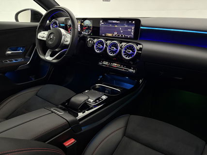 Mercedes-Benz A-Klasse 200 AMG | Pano | Virtual | Sfeerverl. | Camera | Navigatie | Cruise | LED