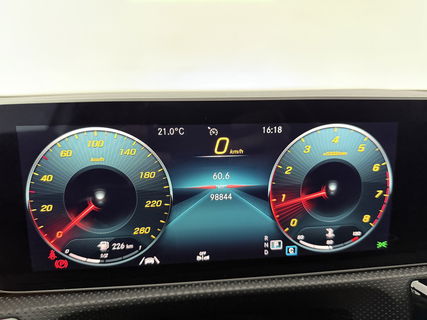 Mercedes-Benz A-Klasse 200 AMG | Pano | Virtual | Sfeerverl. | Camera | Navigatie | Cruise | LED