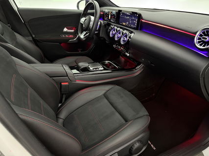 Mercedes-Benz A-Klasse 200 AMG | Pano | Virtual | Sfeerverl. | Camera | Navigatie | Cruise | LED
