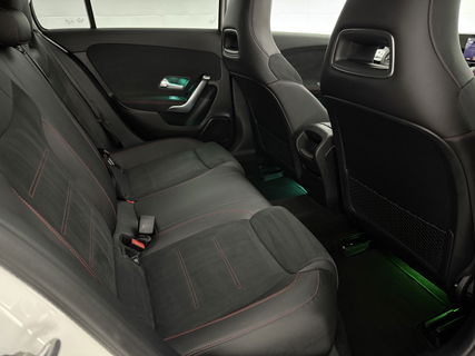 Mercedes-Benz A-Klasse 200 AMG | Pano | Virtual | Sfeerverl. | Camera | Navigatie | Cruise | LED