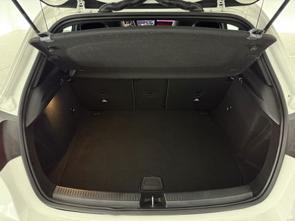 Mercedes-Benz A-Klasse 200 AMG | Pano | Virtual | Sfeerverl. | Camera | Navigatie | Cruise | LED