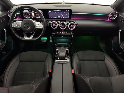 Mercedes-Benz A-Klasse 200 AMG | Pano | Virtual | Sfeerverl. | Camera | Navigatie | Cruise | LED
