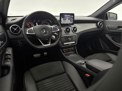 Mercedes-Benz GLA 180 AMG Limited | Panoramadak | Camera | LED | Trekhaak | Cruisecontrol | Navigatie | Parkeersens.