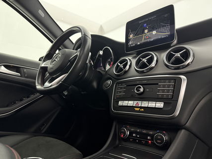 Mercedes-Benz GLA 180 AMG Limited | Panoramadak | Camera | LED | Trekhaak | Cruisecontrol | Navigatie | Parkeersens.