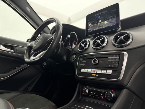 Mercedes-Benz GLA 180 AMG Limited | Pano | Camera | LED | Trekh. | Cruise | Navigatie | Parkeersens. l NAP
