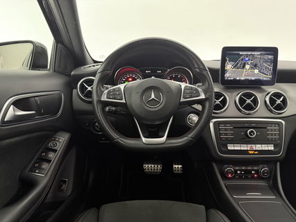 Mercedes-Benz GLA 180 AMG Limited | Panoramadak | Camera | LED | Trekhaak | Cruisecontrol | Navigatie | Parkeersens.
