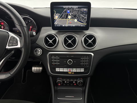 Mercedes-Benz GLA 180 AMG Limited | Pano | Camera | LED | Trekh. | Cruise | Navigatie | Parkeersens. l NAP