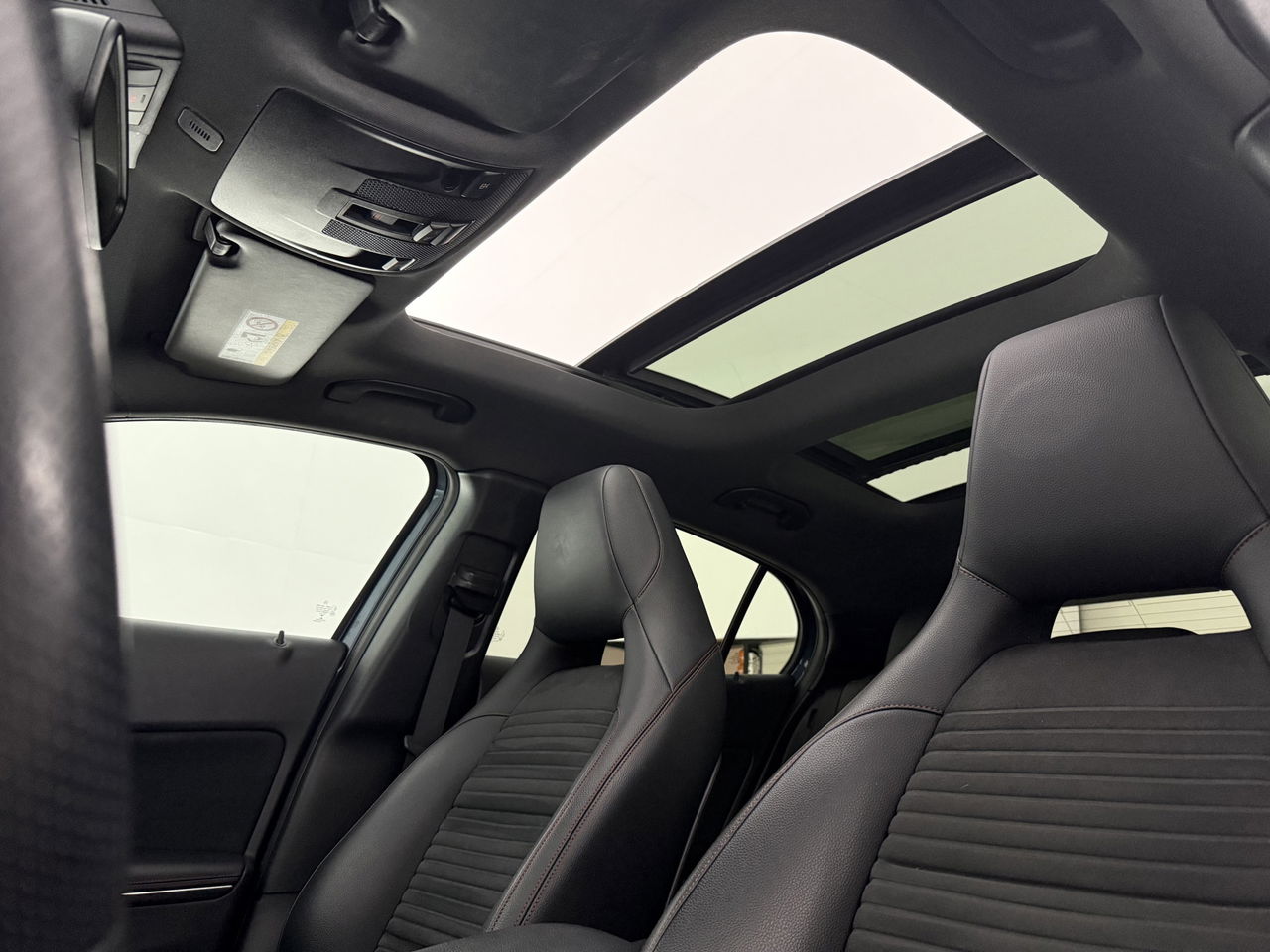 Mercedes-Benz GLA 180 AMG Limited | Panoramadak | Camera | LED | Trekhaak | Cruisecontrol | Navigatie | Parkeersens.