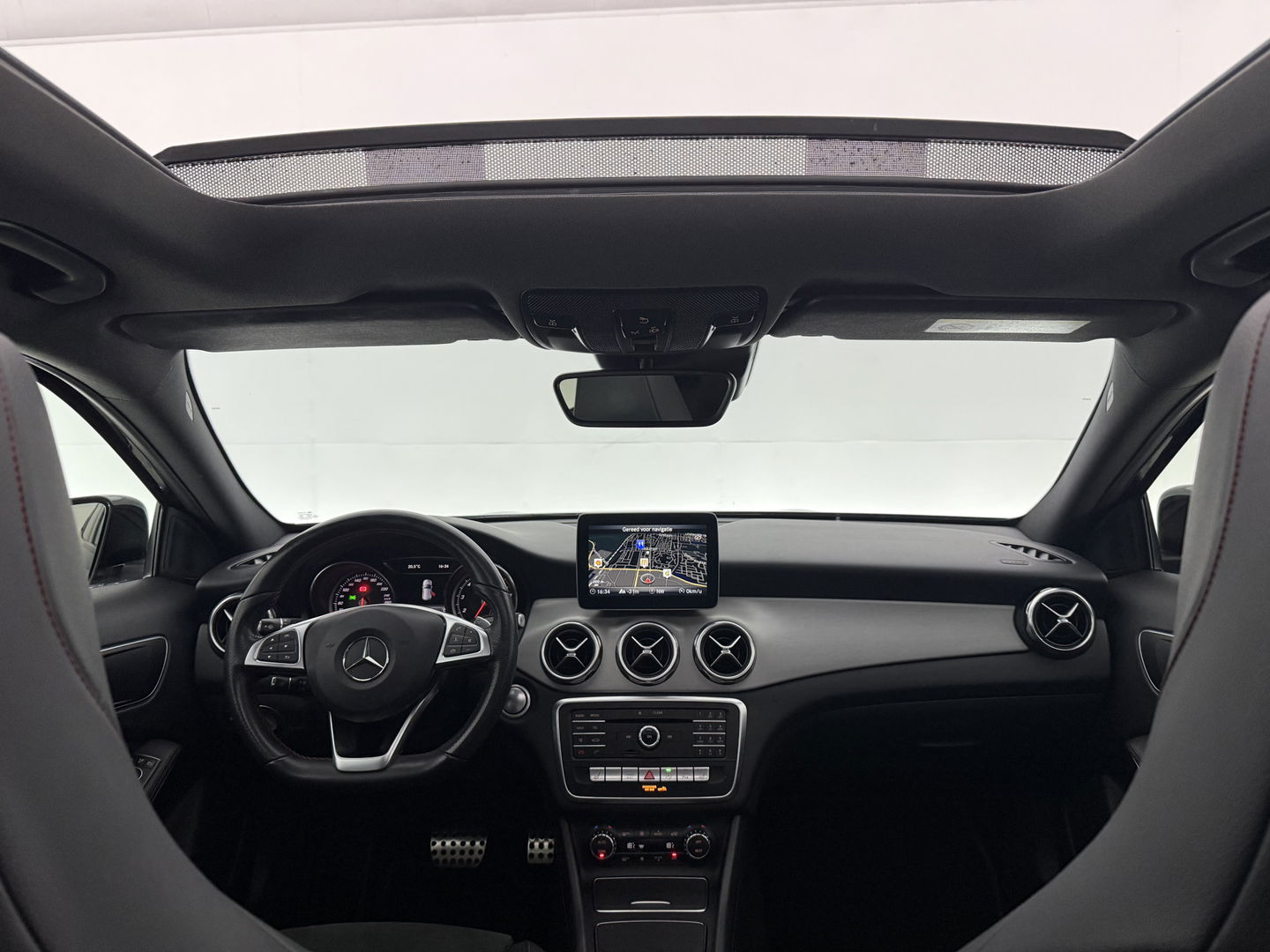 Mercedes-Benz GLA 180 AMG Limited | Pano | Camera | LED | Trekh. | Cruise | Navigatie | Parkeersens. l NAP