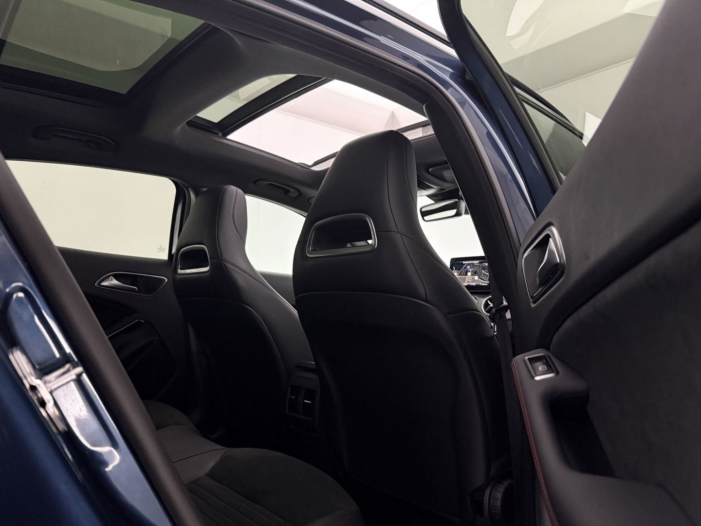 Mercedes-Benz GLA 180 AMG Limited | Pano | Camera | LED | Trekh. | Cruise | Navigatie | Parkeersens. l NAP