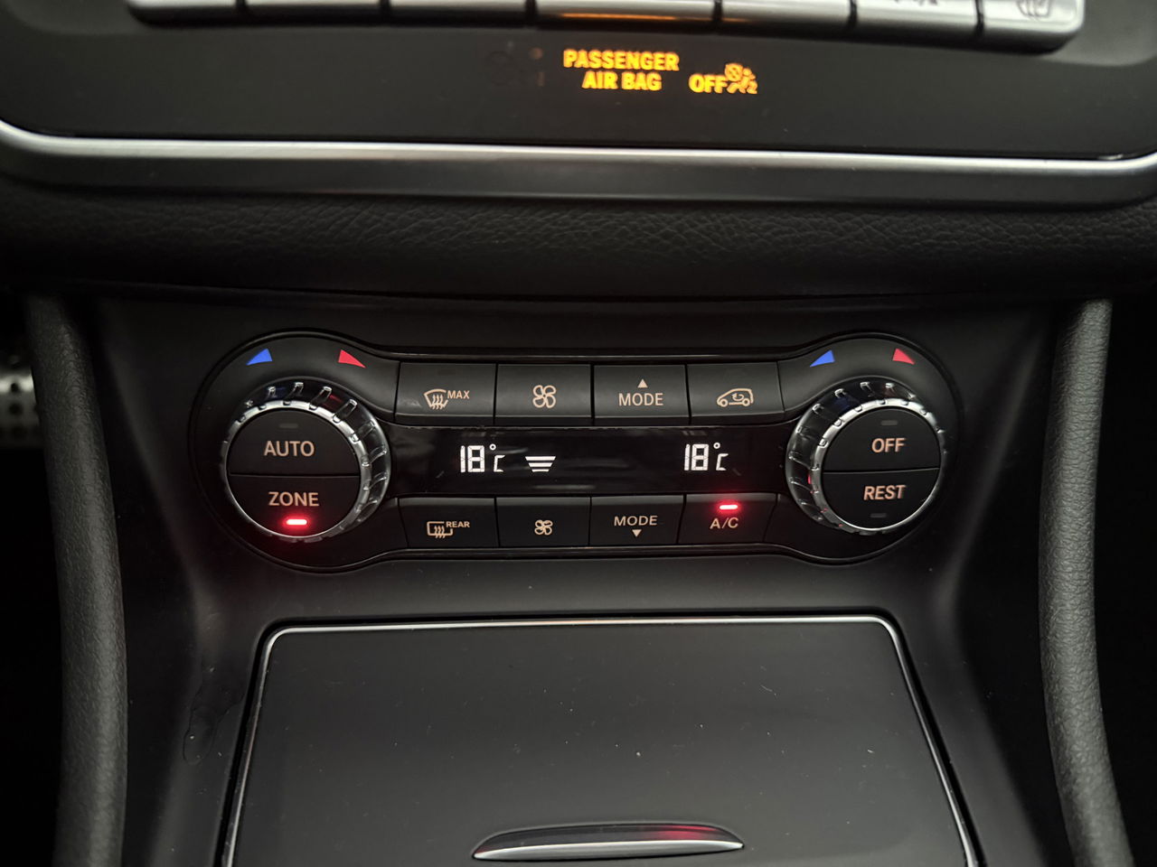 Mercedes-Benz GLA 180 AMG Limited | Panoramadak | Camera | LED | Trekhaak | Cruisecontrol | Navigatie | Parkeersens.