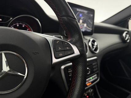 Mercedes-Benz GLA 180 AMG Limited | Panoramadak | Camera | LED | Trekhaak | Cruisecontrol | Navigatie | Parkeersens.