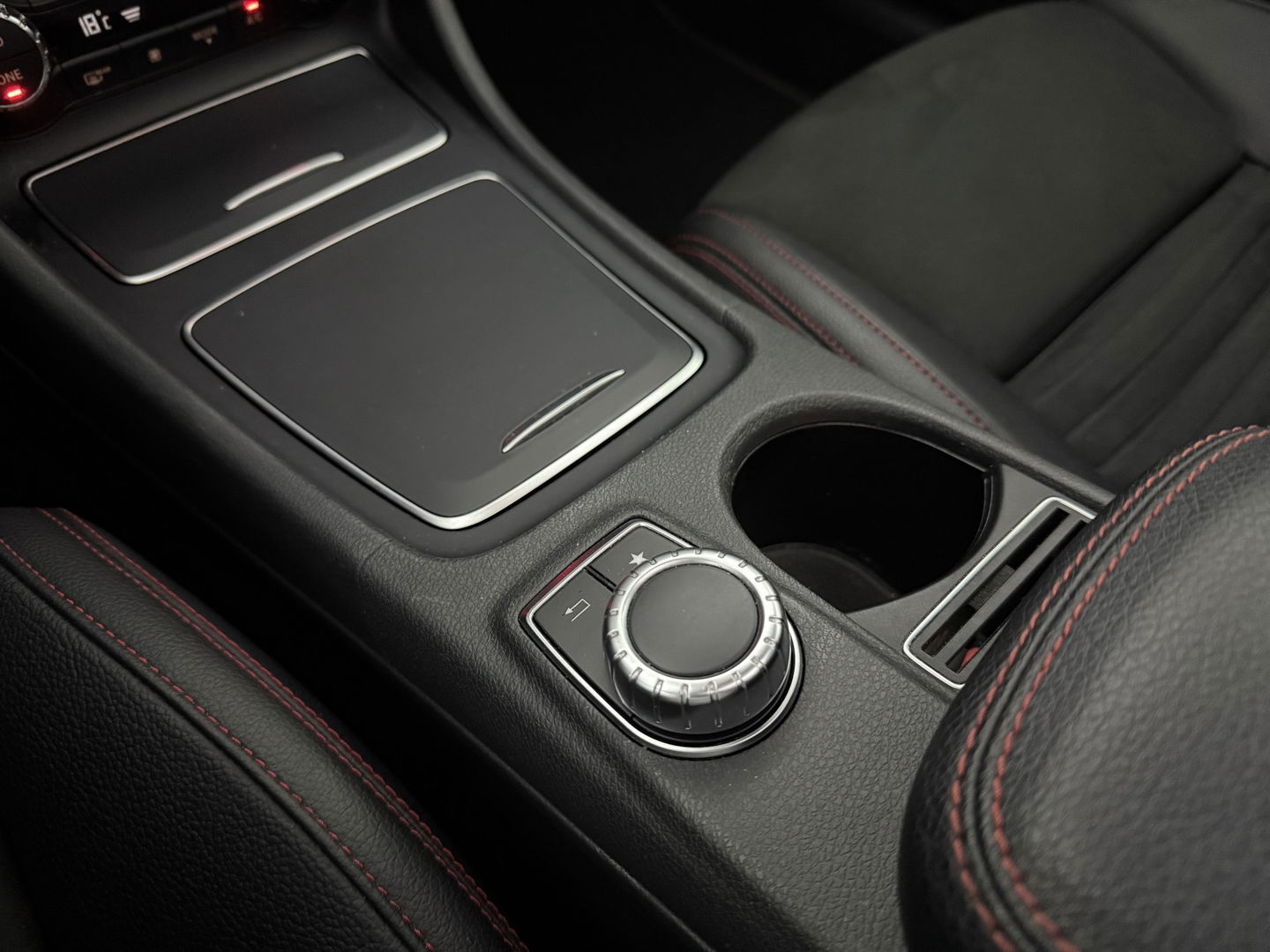 Mercedes-Benz GLA 180 AMG Limited | Pano | Camera | LED | Trekh. | Cruise | Navigatie | Parkeersens. l NAP