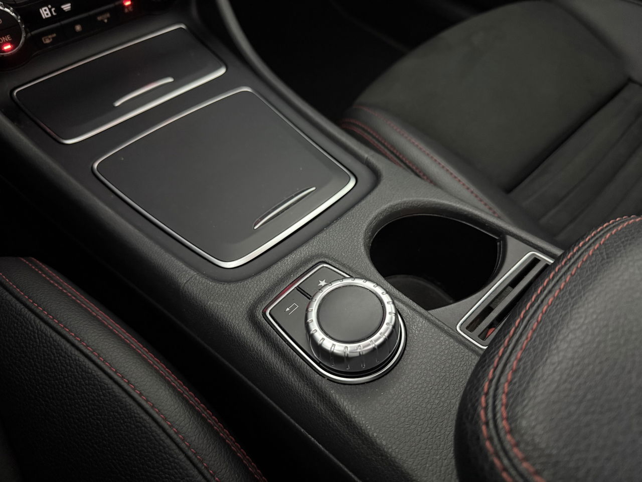Mercedes-Benz GLA 180 AMG Limited | Panoramadak | Camera | LED | Trekhaak | Cruisecontrol | Navigatie | Parkeersens.