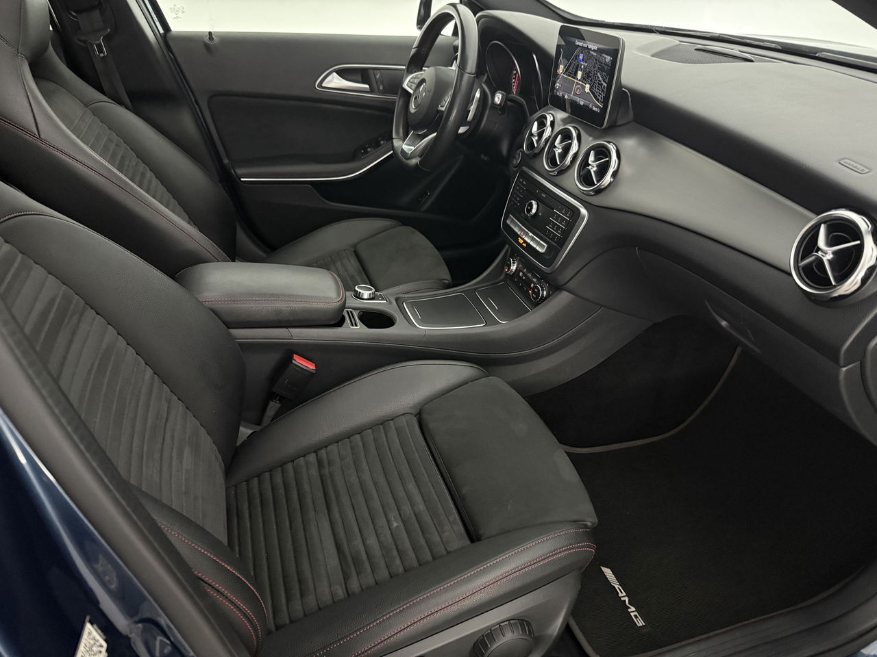 Mercedes-Benz GLA 180 AMG Limited | Panoramadak | Camera | LED | Trekhaak | Cruisecontrol | Navigatie | Parkeersens.