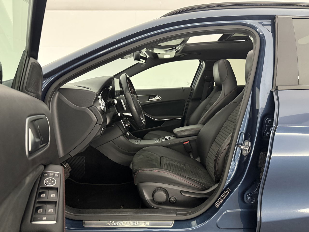 Mercedes-Benz GLA 180 AMG Limited | Panoramadak | Camera | LED | Trekhaak | Cruisecontrol | Navigatie | Parkeersens.