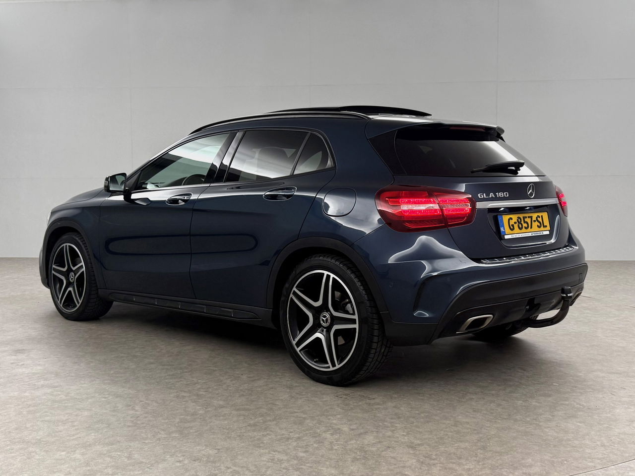 Mercedes-Benz GLA 180 AMG Limited | Panoramadak | Camera | LED | Trekhaak | Cruisecontrol | Navigatie | Parkeersens.