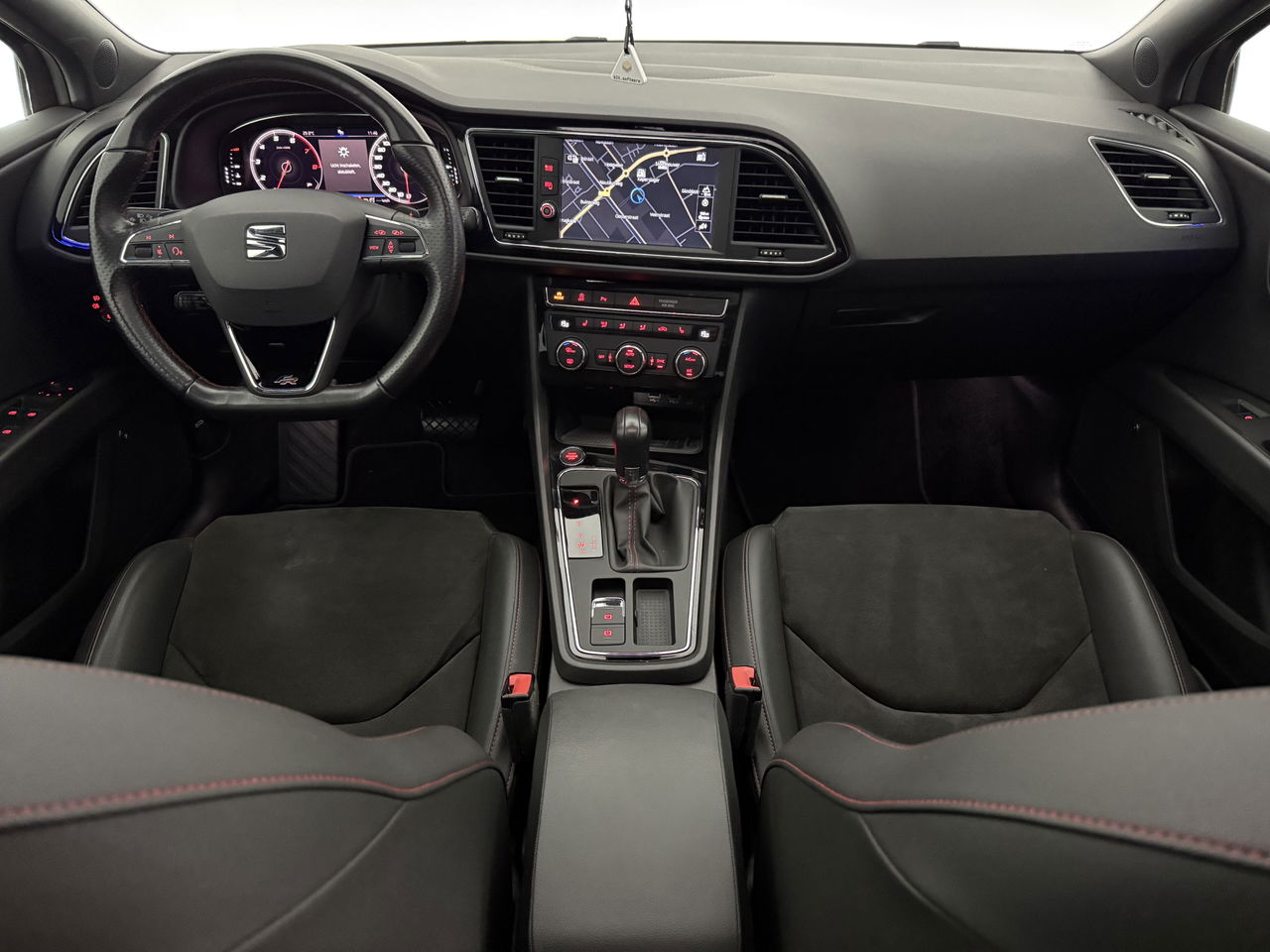 SEAT Leon 1.5 TSI FR 150PK Ultimate Edition Black Pano Beats-audio Sfeer LED Trekhaak Camera Carplay Clima Virtual Navi PDC 18"LMV
