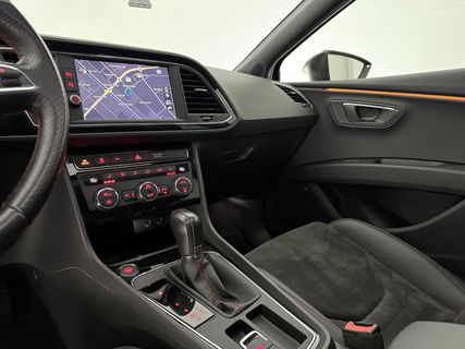 SEAT Leon 1.5 TSI FR 150PK Ultimate Edition Black Pano Beats-audio Sfeer LED Trekhaak Camera Carplay Clima Virtual Navi PDC 18"LMV