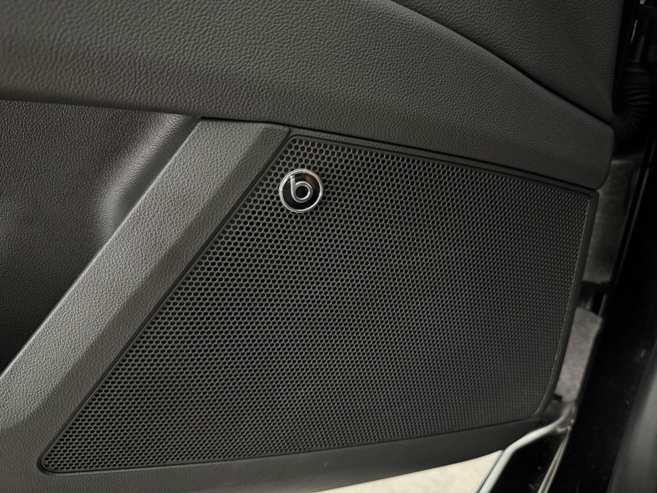 SEAT Leon 1.5 TSI FR 150PK Ultimate Edition Black Pano Beats-audio Sfeer LED Trekhaak Camera Carplay Clima Virtual Navi PDC 18"LMV