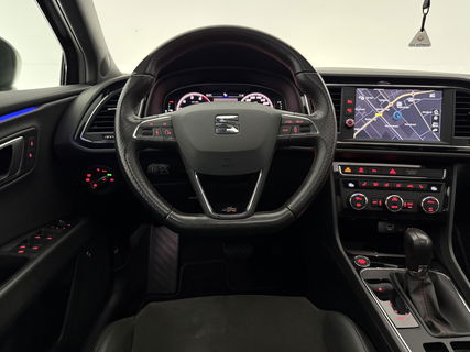 SEAT Leon 1.5 TSI FR 150PK Ultimate Edition Black Pano Beats-audio Sfeer LED Trekhaak Camera Carplay Clima Virtual Navi PDC 18"LMV