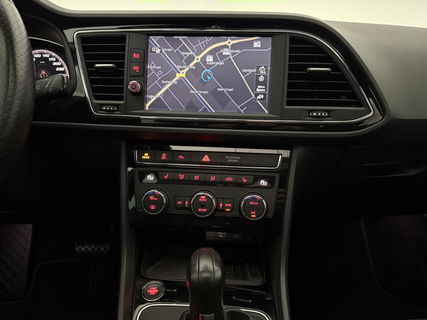 SEAT Leon 1.5 TSI FR 150PK Ultimate Edition Black Pano Beats-audio Sfeer LED Trekhaak Camera Carplay Clima Virtual Navi PDC 18"LMV