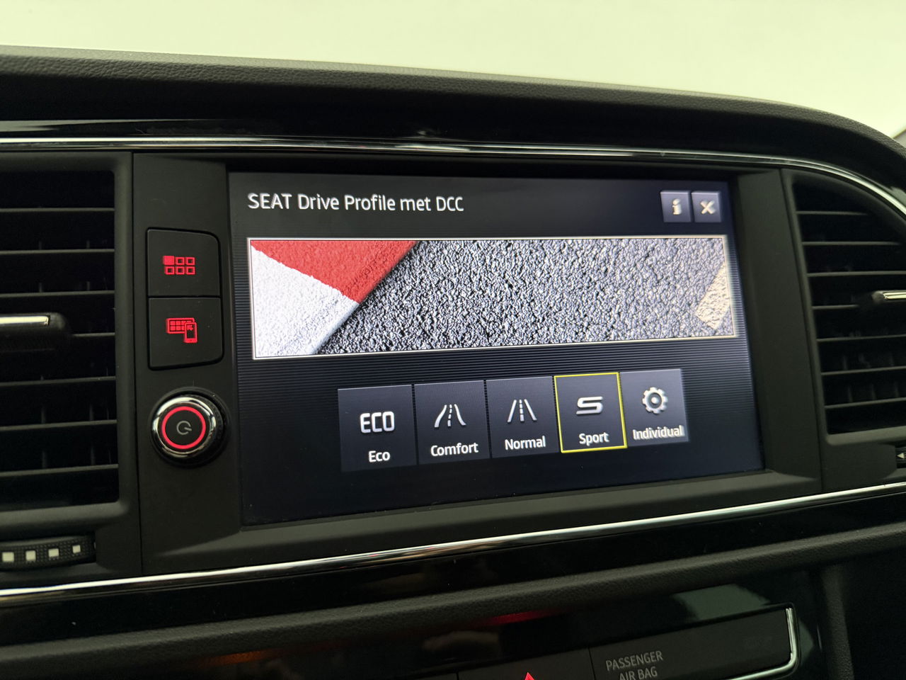 SEAT Leon 1.5 TSI FR 150PK Ultimate Edition Black Pano Beats-audio Sfeer LED Trekhaak Camera Carplay Clima Virtual Navi PDC 18"LMV