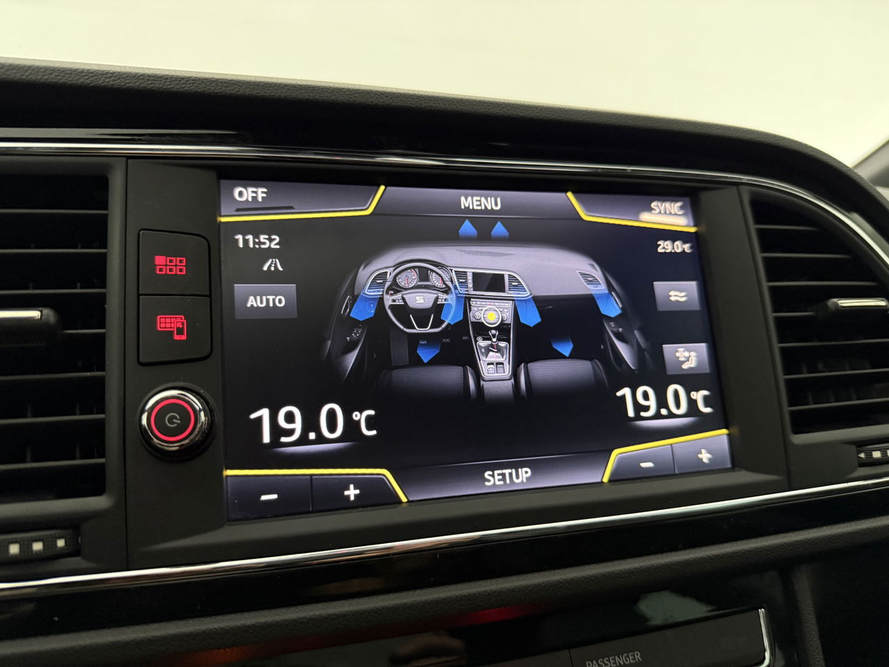 SEAT Leon 1.5 TSI FR 150PK Ultimate Edition Black Pano Beats-audio Sfeer LED Trekhaak Camera Carplay Clima Virtual Navi PDC 18"LMV