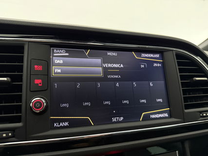 SEAT Leon 1.5 TSI FR 150PK Ultimate Edition Black Pano Beats-audio Sfeer LED Trekhaak Camera Carplay Clima Virtual Navi PDC 18"LMV