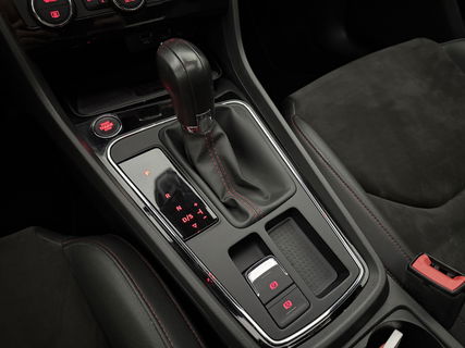 SEAT Leon 1.5 TSI FR 150PK Ultimate Edition Black Pano Beats-audio Sfeer LED Trekhaak Camera Carplay Clima Virtual Navi PDC 18"LMV
