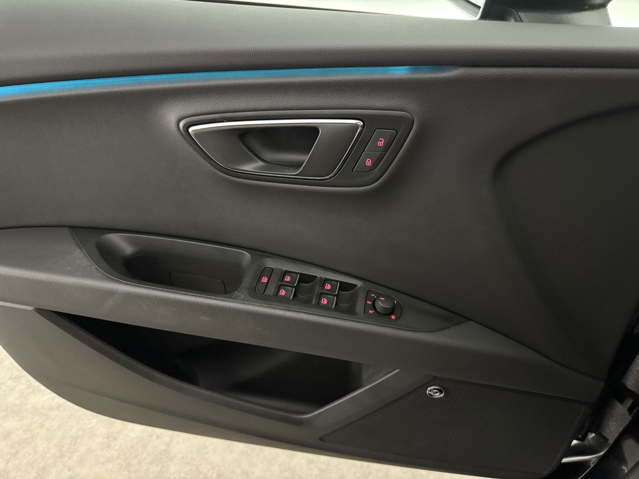 SEAT Leon 1.5 TSI FR 150PK Ultimate Edition Black Pano Beats-audio Sfeer LED Trekhaak Camera Carplay Clima Virtual Navi PDC 18"LMV
