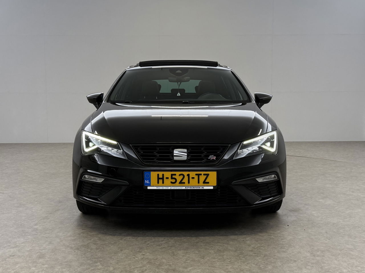 SEAT Leon 1.5 TSI FR 150PK Ultimate Edition Black Pano Beats-audio Sfeer LED Trekhaak Camera Carplay Clima Virtual Navi PDC 18"LMV