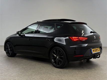 SEAT Leon 1.5 TSI FR 150PK Ultimate Edition Black Pano Beats-audio Sfeer LED Trekhaak Camera Carplay Clima Virtual Navi PDC 18"LMV