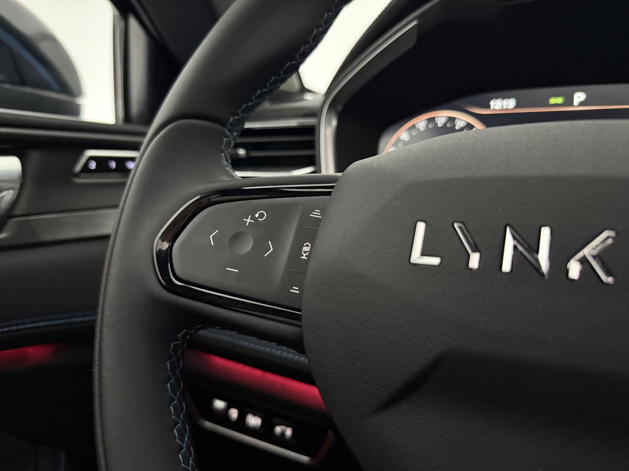 Lynk Co 01 1.5 | Panoramadak | 360° | Sfeerver. | Memory seats | LED | Virtual Cockpit | Carplay