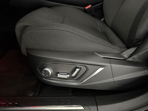 Lynk Co 01 1.5 | Pano | 360° Camera | Sfeerver. | Memory | Virtual | Stoelverw. | LED | Carplay l NAP